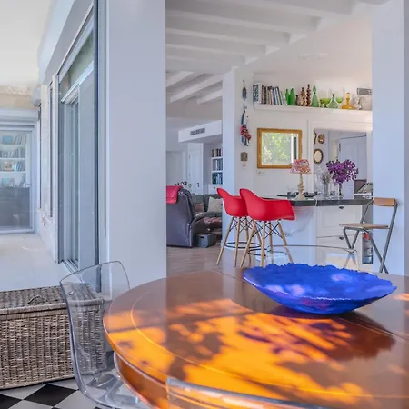 Stunning With Amazing Sea View In