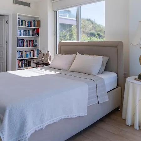 Stunning With Amazing Sea View In