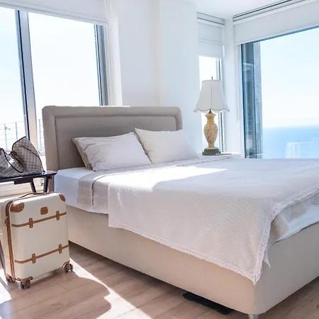 Stunning With Amazing Sea View In